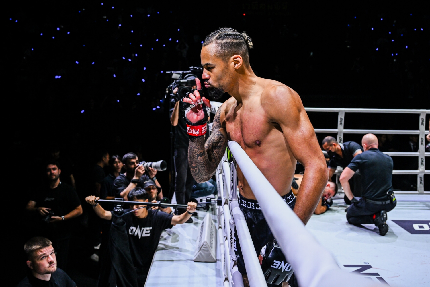 découvrez le duel explosif entre sinsamut et jarvis lors de l'événement one fight night 41, un combat intense à ne pas manquer entre deux athlètes d'exception.