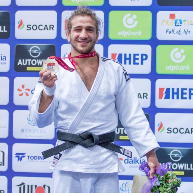 découvrez l'incroyable parcours de heydarov, champion du monde de judo, et son ascension dans le monde des arts martiaux.