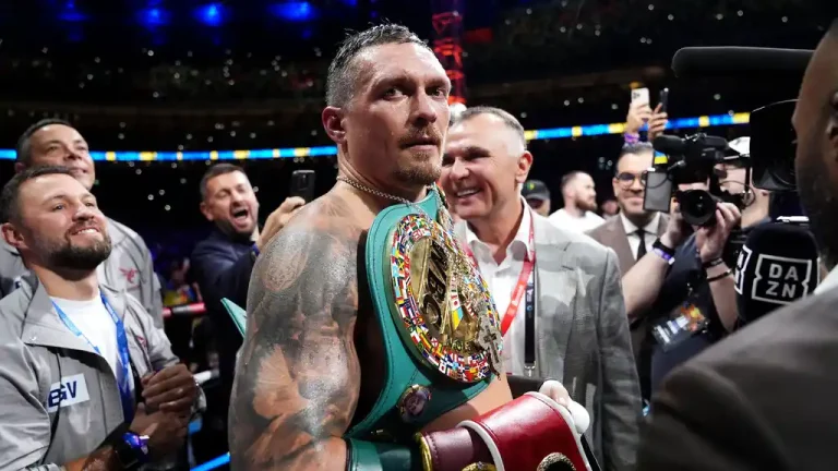 découvrez le duel épique homologué wbc entre usyk et verhoeven, un combat qui promet intensité et maîtrise sur le ring.